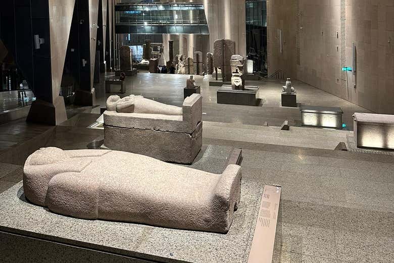 Tour por el Gran Museo Egipcio y las pirámides de Giza con entradas