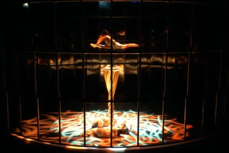Show acrobático ERA: The Journey of Time 2