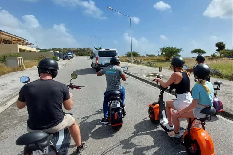 Tour en moto eléctrica por la bahía de Caracas