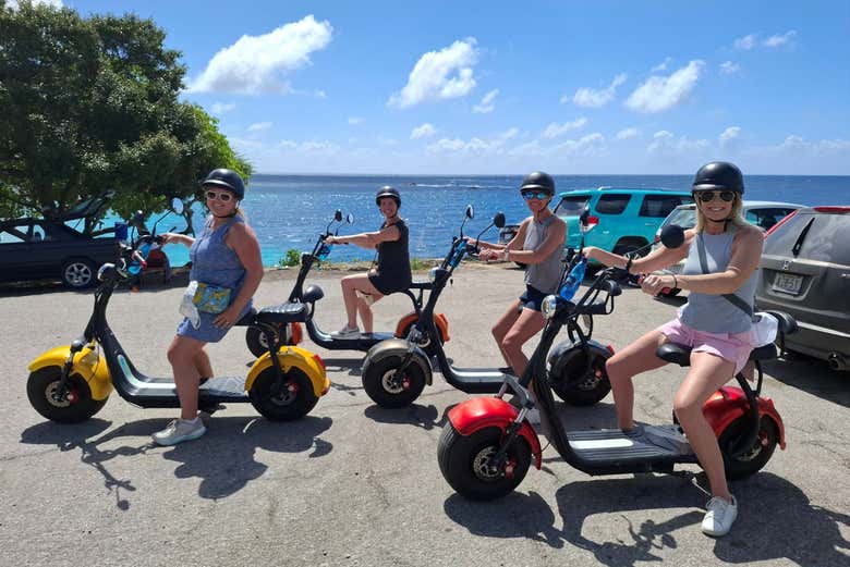 Tour en moto eléctrica por la bahía de Caracas