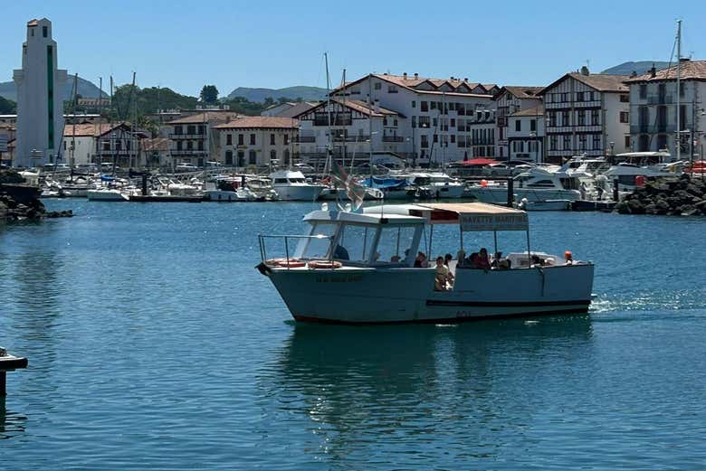 Paseo en barco por la Costa Vasca