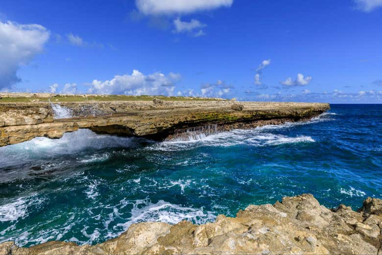 Excursión al Puente del Diablo y la playa de Long Bay