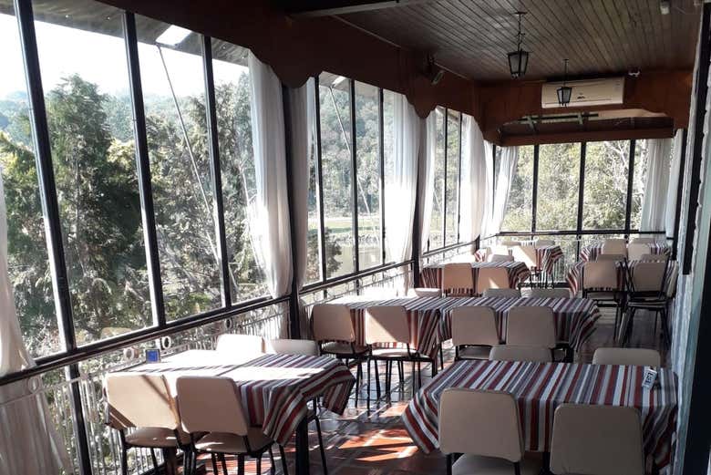 Comida en el restaurante Fenachamp