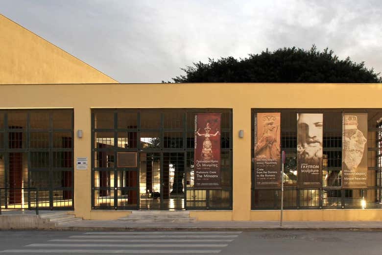 Entrada al Museo Arqueológico de Heraklión