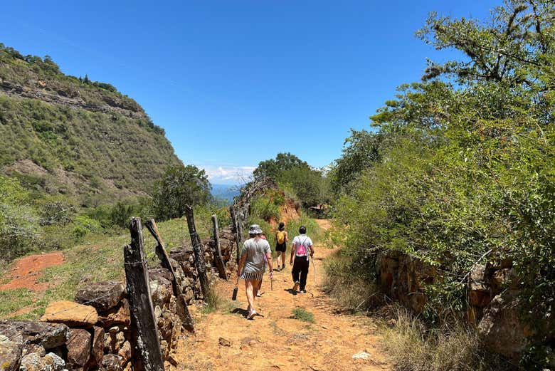 Senderismo por el Camino Real hasta el cañón del Río Suárez