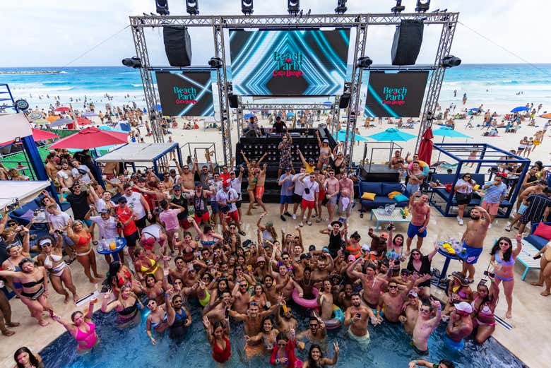 Entrada a Coco Bongo Beach Party