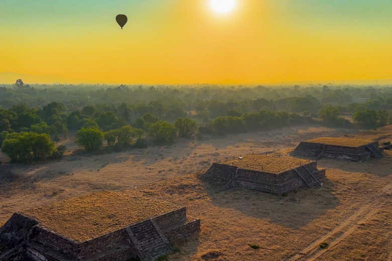 Excursión en globo a Teotihuacán + Basílica de Guadalupe