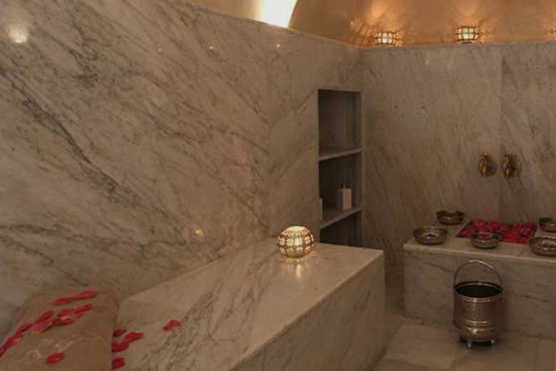 Baño en el hammam Riad Casa Miguel