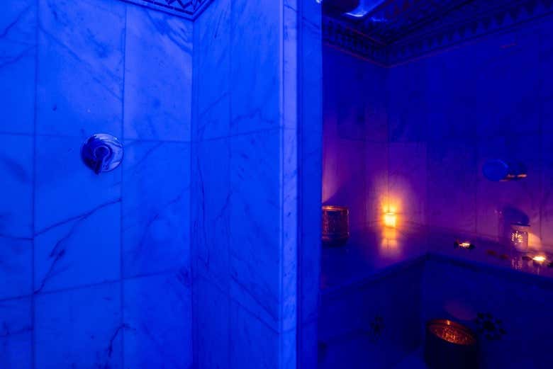 Baño en el hammam Riad Casa Miguel