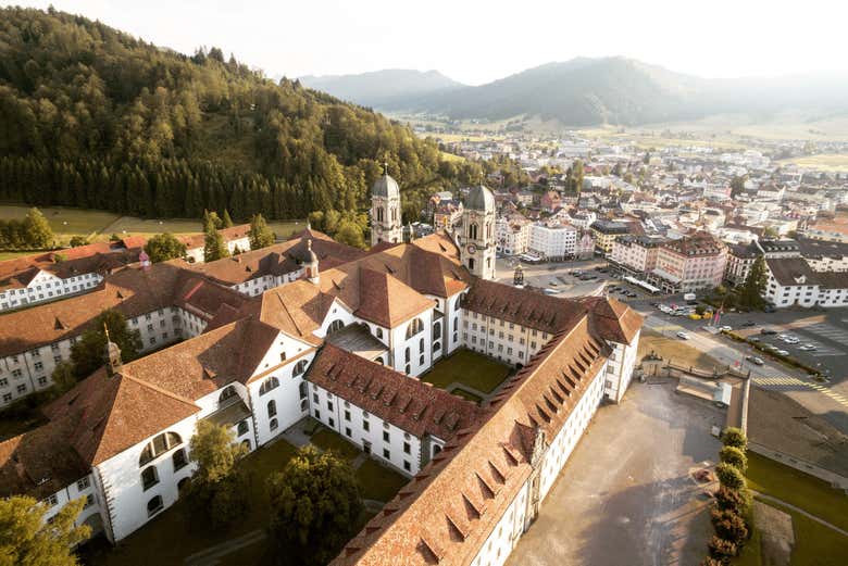 Excursión a Rapperswil y Einsiedeln + Museo Lindt y fábrica de queso