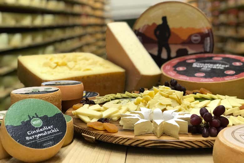 Excursión a Rapperswil y Einsiedeln + Museo Lindt y fábrica de queso