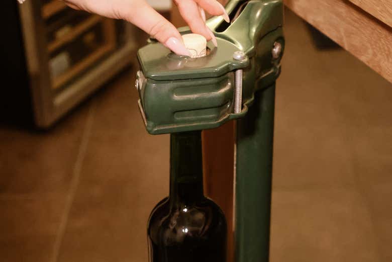 Taller de elaboración de vino en el Museo del Vino y el Comercio