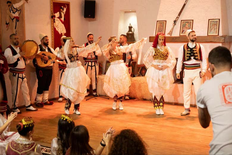 Espectáculo folclórico albanés en Tirana
