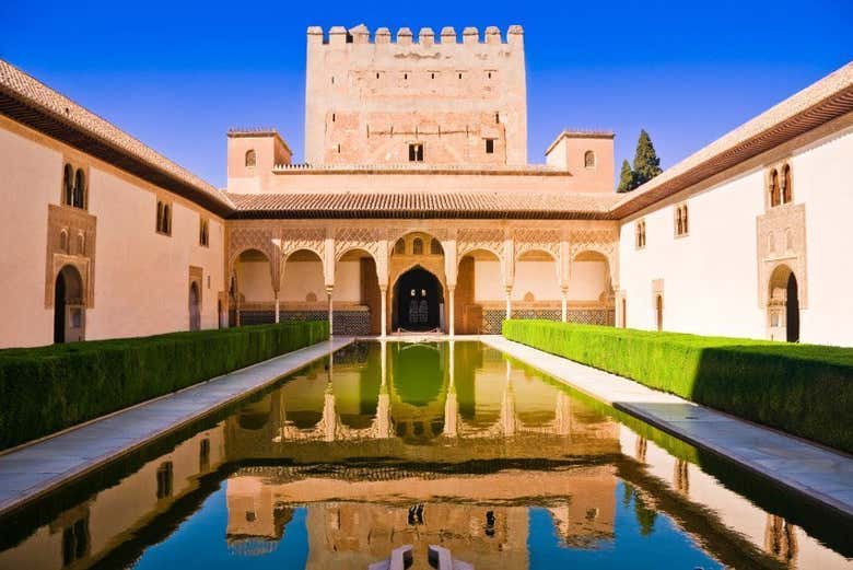 Visita guiada por la Alhambra y los Palacios Nazaríes en grupo reducido