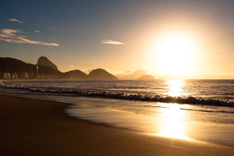 Paddle surf en Río de Janeiro al amanecer