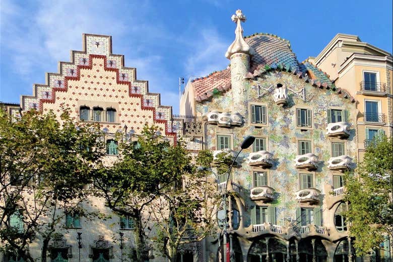Tour de Barcelona al completo en grupo reducido de hasta 16 personas con entradas