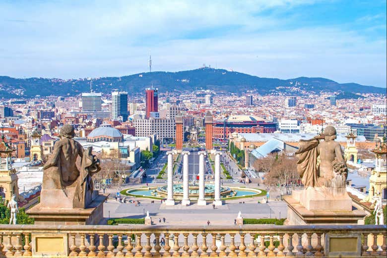 Tour de Barcelona al completo en grupo reducido de hasta 16 personas con entradas