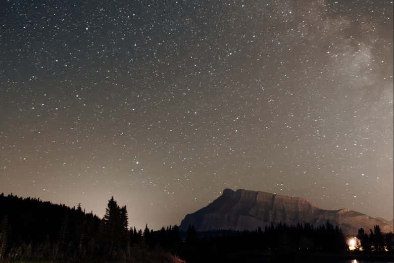 Observación de estrellas y auroras boreales en Banff
