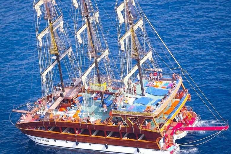 Paseo en catamarán con comida por Alanya