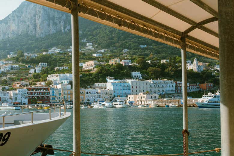 Ferry entre Nápoles y Capri