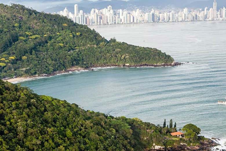 Teleférico del Parque Unipraias hasta la playa de Laranjeiras + Barco pirata