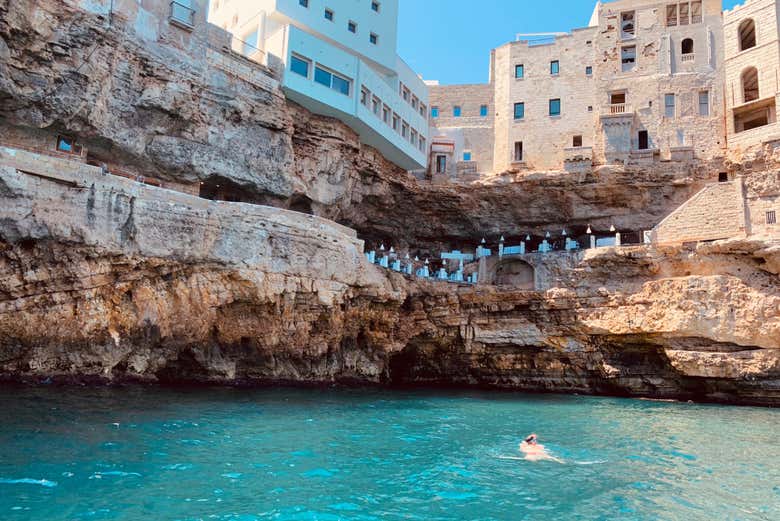 Excursión a Polignano a Mare + Paseo en barco