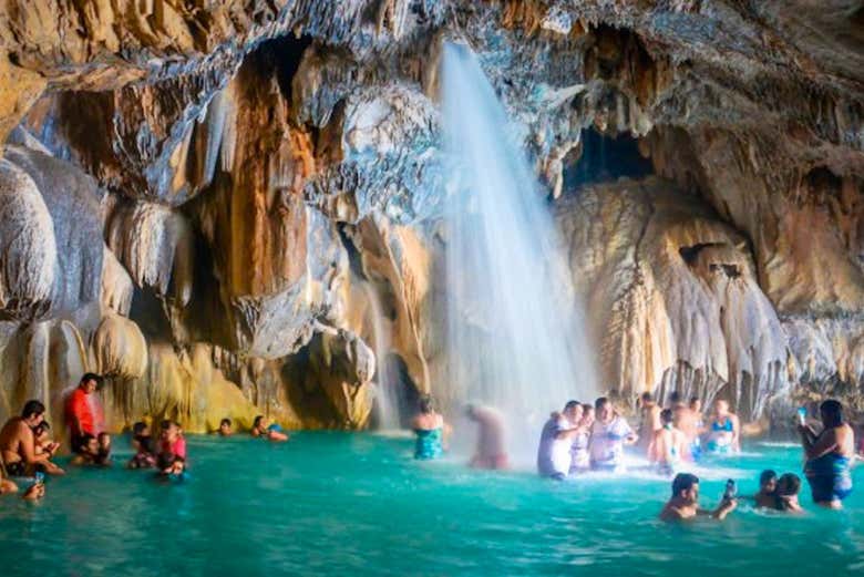 Tour de 2 días por los Pueblos Mágicos de Hidalgo + Grutas de Tolantongo