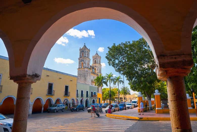 Excursión a Chichén Itzá y el cenote Saamal + Visita a una galería de arte