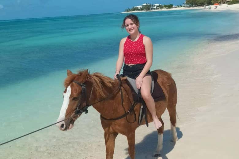 Paseo a caballo por la playa de Local Village