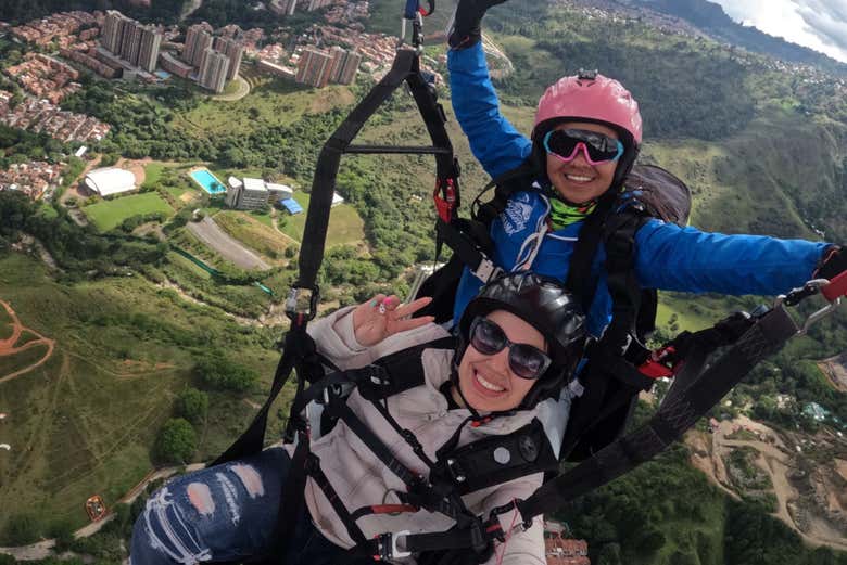 Vuelo en parapente sobre Medellín y el Valle de Aburrá