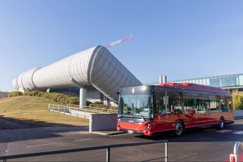 Entrada al Museo Ferrari + Autobús panorámico por el circuito de Fiorano