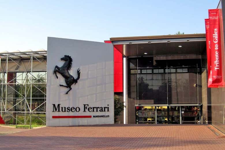 Entrada al Museo Ferrari + Autobús panorámico por el circuito de Fiorano