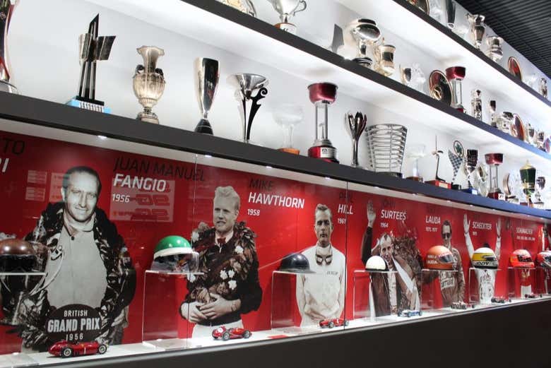 Entrada al Museo Ferrari + Autobús panorámico por el circuito de Fiorano