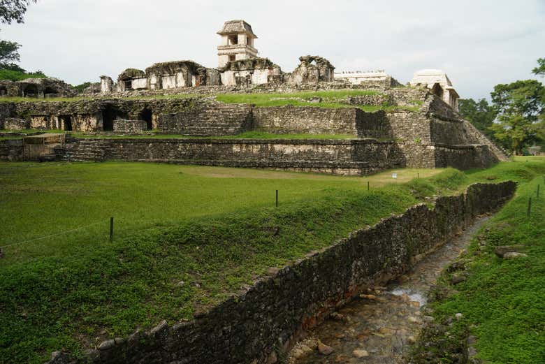 Tour por la zona arqueológica de Palenque + Ecoparque Aluxes o Cascada Roberto Barrios