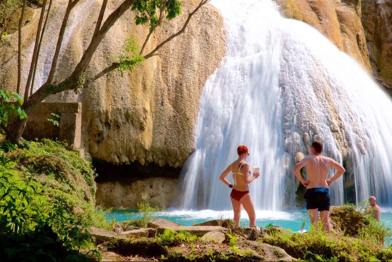 Tour por la zona arqueológica de Palenque + Ecoparque Aluxes o Cascada Roberto Barrios