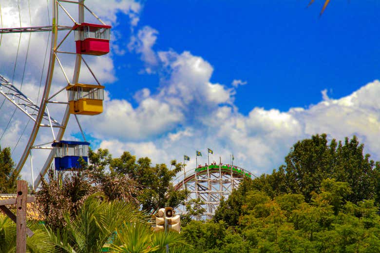Entrada a Hopi Hari