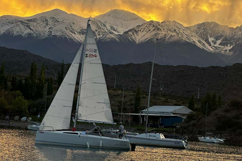 Paseo en velero por el embalse de Potrerillos