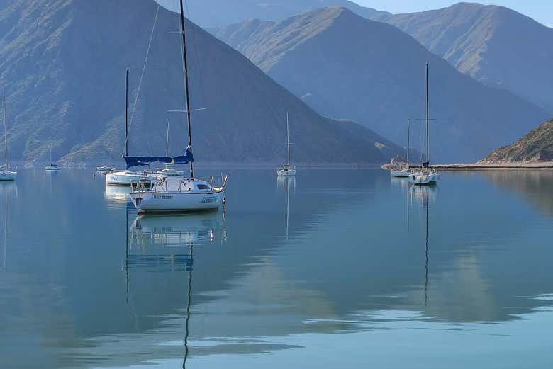 Paseo en velero por el embalse de Potrerillos