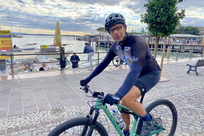 Tour en bicicleta eléctrica por Desenzano del Garda + Cata de vinos
