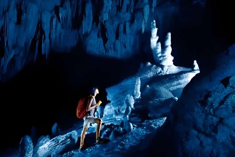 Tirolina en Zip Fiji + Visita a una cueva de piedra caliza
