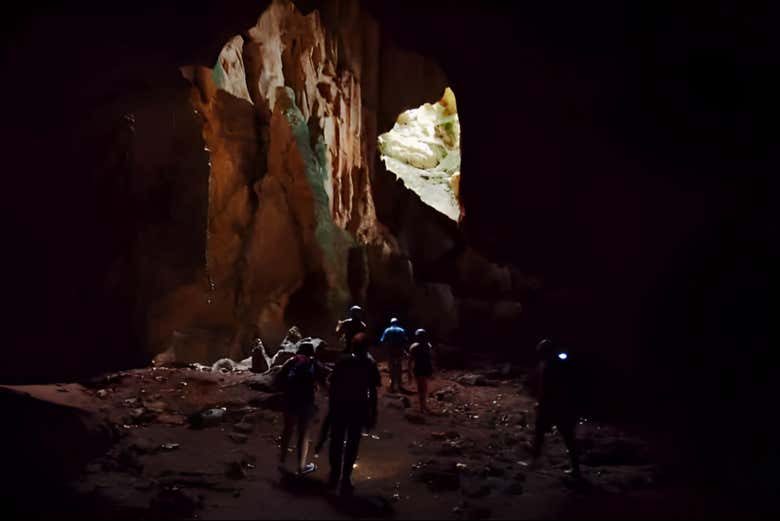 Tirolina en Zip Fiji + Visita a una cueva de piedra caliza