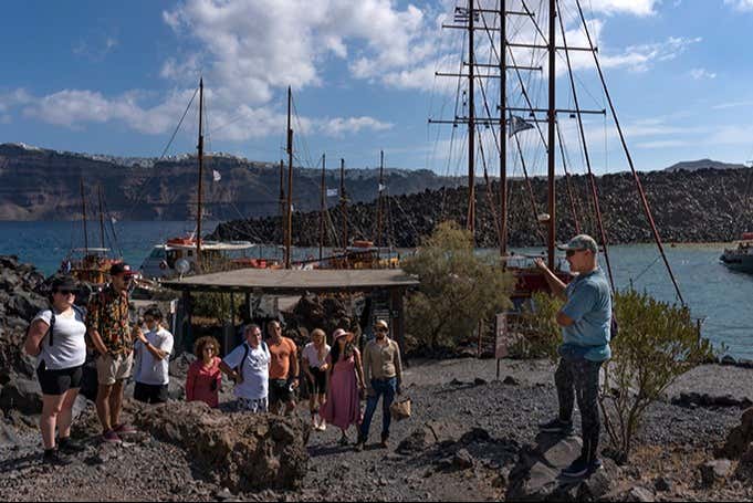 Excursión en barco por Santorini al atardecer