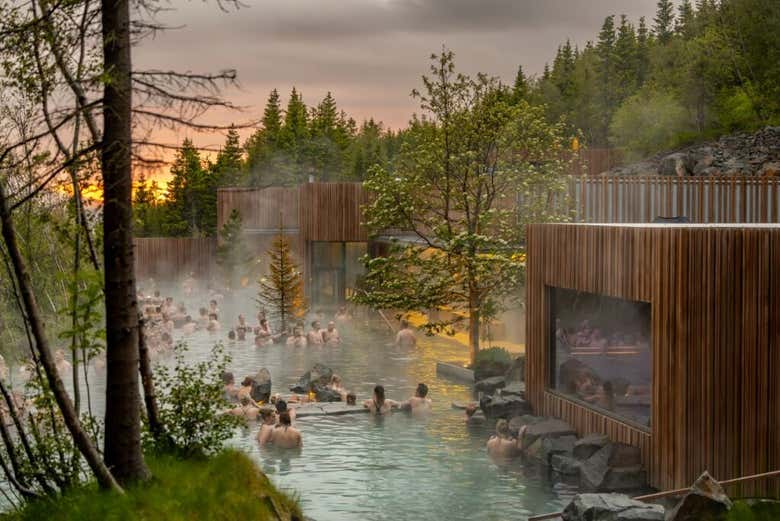 Entrada a los baños termales de Forest Lagoon