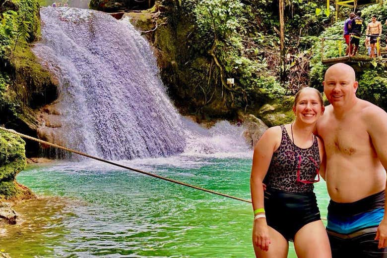 Excursión al Agujero Azul + Tubing en el río Bueno