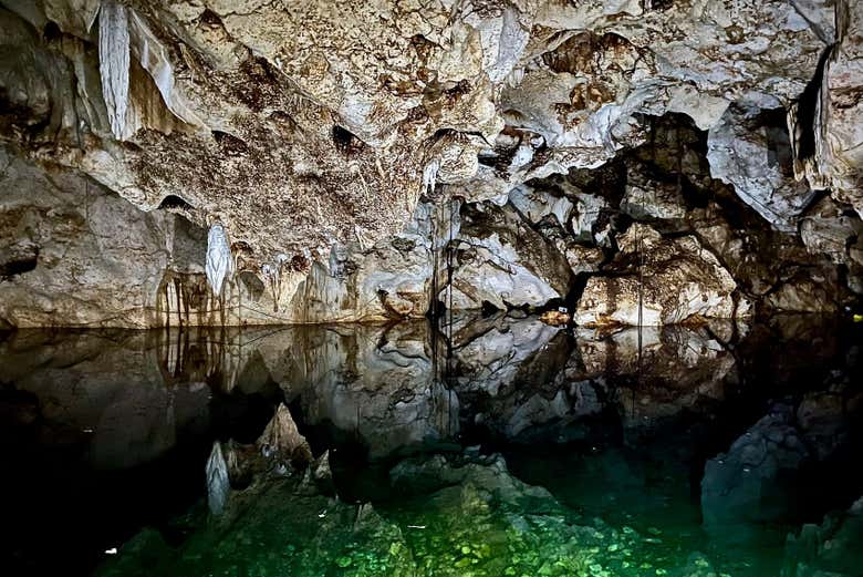 Excursión a las cuevas de Green Grotto + Cascadas Konoko