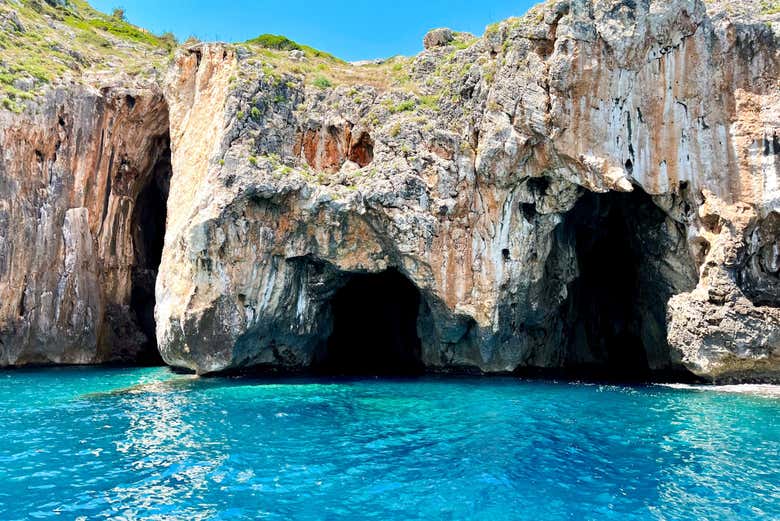Paseo en barco al atardecer por las cuevas de Santa María de Leuca
