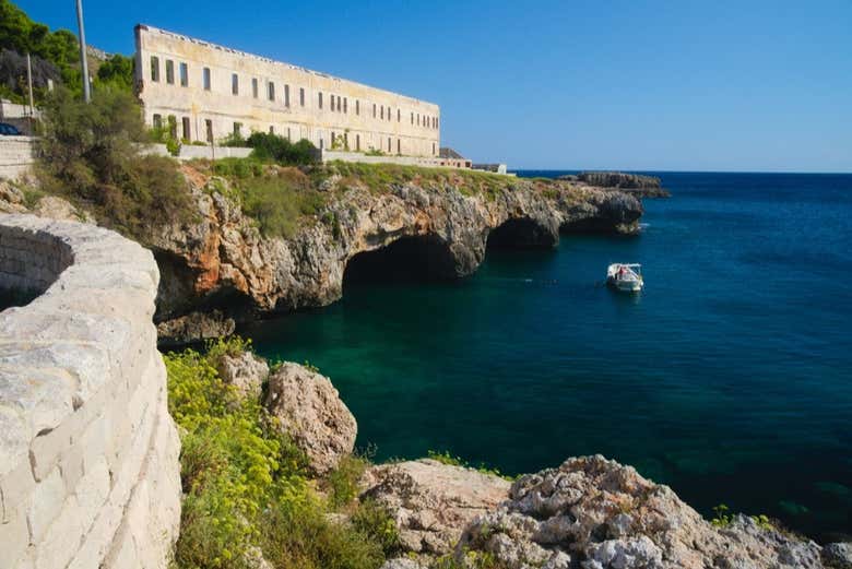 Paseo en barco al atardecer por las cuevas de Santa María de Leuca