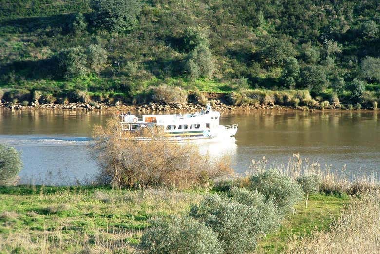 Paseo en barco por el río Guadiana + Comida en Foz de Odeleite