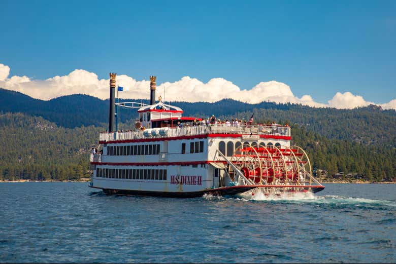 Paseo en barco por el lago Tahoe