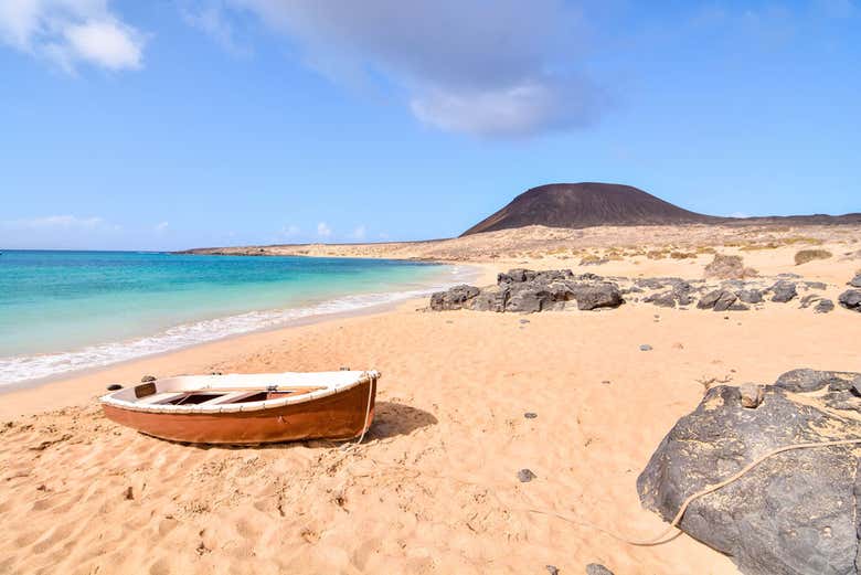 Ferry de ida y vuelta entre Lanzarote y la isla de La Graciosa
